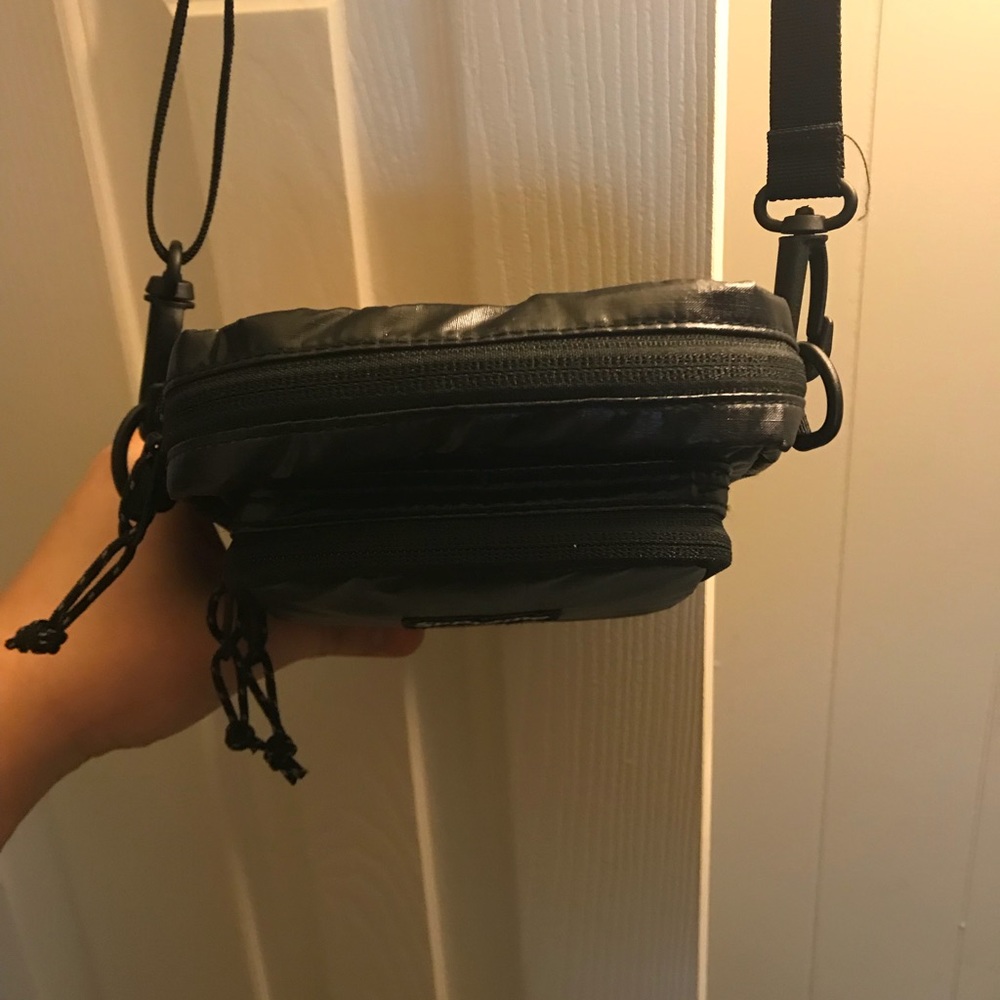 Supreme shoulder bag 10/10 no flaws - Picture 3 of 3